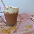 CAPPUCHINO INFANTIL CON GALLETAS BOTÓN