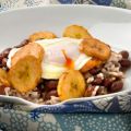 Gallo pinto con plátano macho (Centro-América)