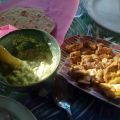 Pollo al curry con mojo de aguacate