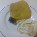 Tortos asturianos con huevo frito y chorizo