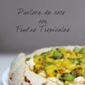 Pavlova de coco con frutas tropicales