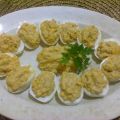 HUEVOS RELLENOS CON ATUN Y CAMEMBERT