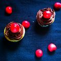 Cupcakes de cerezas y chocolate