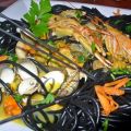 Espagueti al nero de sepia y al fruto di mare.
