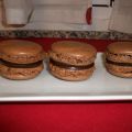 MACARONS DE CACAO RELLENO DE TRUFA DE CHOCOLATE[...]
