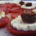 Canapés de tomate y queso de Burgos