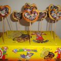 Cakepops de hojaldre y decorados...