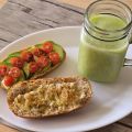 ZUMO VERDE Y PITUFO CON AGUACATE y tomatitos:[...]