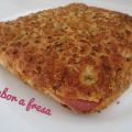 Focaccia rellena de jamón y tomate