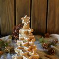 Árboles de Navidad de galletas de canela