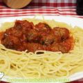 Espaguetis con albóndigas de pollo y salsa de[...]