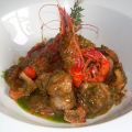 Gambas con rovellons y butifarra