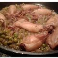 CALAMARES CON GUISANTES