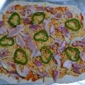 Pizza de beicon y huevos de codorniz