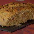 Pan de cebolla y embutidos