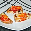 Tosta de jamon serrano, queso brie y mermelada[...]
