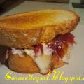 Tostas de Queso fundido con Frutos Rojos y[...]