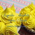 Cupcake  de chocolate con crema de limón
