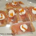 HUEVOS CON JAMON SERRANO, SALMON Y PALITOS