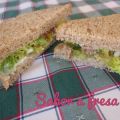 Sandwich de atún con salsa de yogur