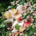 Ensalada de cebada, nectarina y canónigos
