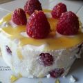 Frambuesas con Bavarois de Yogurt Griego.