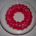 Gelatina de frambuesa con macedonia de frutas[...]
