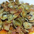 ALMEJAS EN SALSA CON BEICON Y JAMÓN