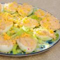 Huevos rellenos con atún y palitos de cangrejo