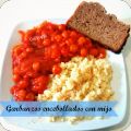 Cuscús de mijo con garbanzos encebollados