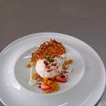 MOUSSE DE QUESO Y CHOCOLATE BLANCO CON SALSA DE[...]
