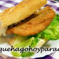 Bocadillo de pavo empanado con lechuga y[...]