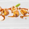 Plátanos fritos con salsa de caramelo