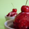 Helado y coulis de frutos rojos y cerezas en[...]