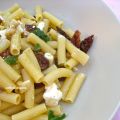 PASTA CON TOMATES CHERRIES SECOS