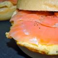 Montaditos de tortilla y salmón ahumado