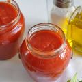 Salsa de tomate con albahaca, hecha en[...]