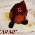 Peras con salsa de vino y naranja