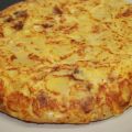 TAPA DE TORTILLA DE PATATAS , PIMIENTO VERDE Y[...]