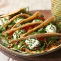 Tacos de pollo con pesto al guajillo