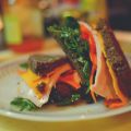 Sandwiches gourmet con pan de centeno,[...]