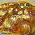 Pizza con masa de tomate y queso de cabra