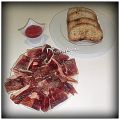 JAMÓN DE JABUGO CON PAN DE PUEBLO TOSTADO Y[...]