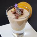 Mousse de melocotón y cerezas