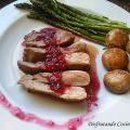 Secreto de cerdo con salsa de cerezas