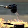 Evita accidentes en la cocina... ¡Jamás eches[...]