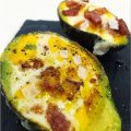 Aguacates con huevo y bacón