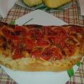 Masa quebrada con bacon, queso y tomate