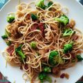 ESPAGUETIS INTEGRALES CON BRÓCOLI Y JAMÓN