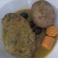 Carne con salsa de verduras y aceitunas negras